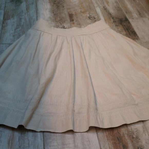 Cream a line skirt with pockets! - Picture 2 of 6